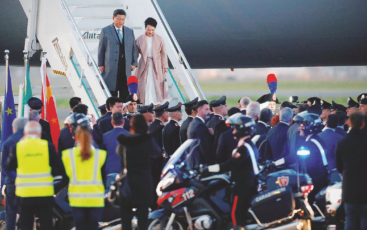 Copertina di Caro Xi, benvenuto in… Cina. Tanti affari, niente domande