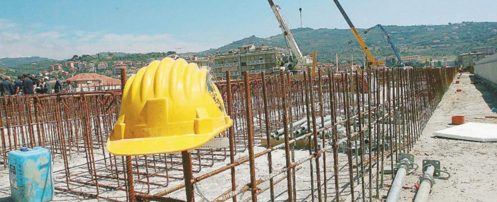 Senza controllo - Mercoledì il Cdm ha dato l’ok al provvedimento “salvo intese” - Ansa Sblocca cantieri, col decreto si torna ai tempi delle leggi di B.