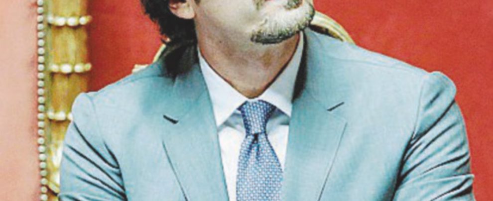 Giornataccia - Danilo Toninelli contestato in Senato Toninelli salvo dalla sfiducia, non dagli sfottò