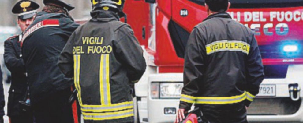 Vigili del fuoco - LaPresse Chiama i pompieri e li ringrazia con due spinelli: denunciato