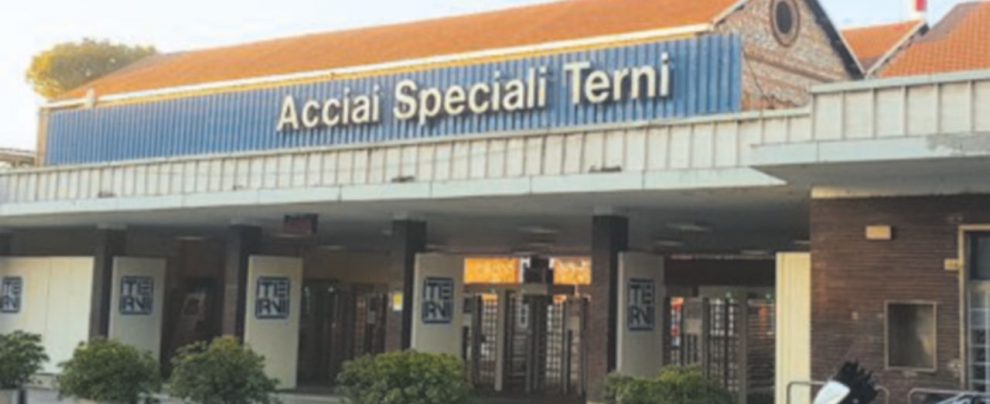 Lo stabilimento di Terni - Ansa Controllo emissioni, l’acciaieria rifiuta di montare le telecamere Il M5S: “Allora ci pensiamo noi”