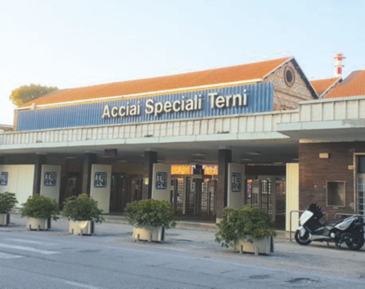 Lo stabilimento di Terni - Ansa Controllo emissioni, l’acciaieria rifiuta di montare le telecamere Il M5S: “Allora ci pensiamo noi”