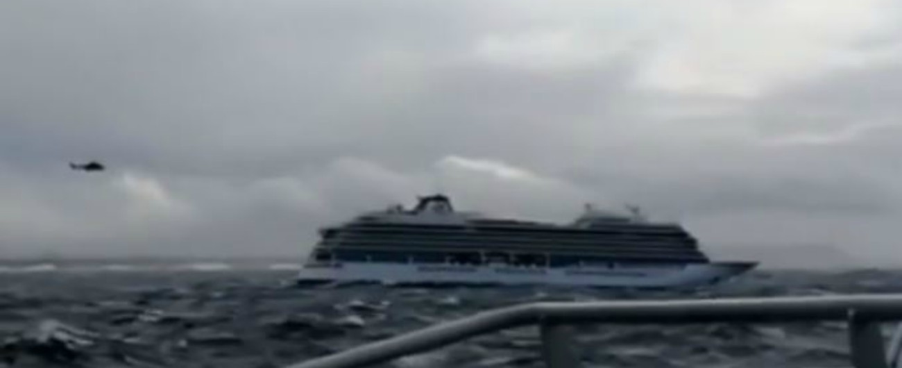 Norvegia, la nave da crociera Viking Sky raggiunge il porto di Molde: in salvo tutti i 1300 passeggeri