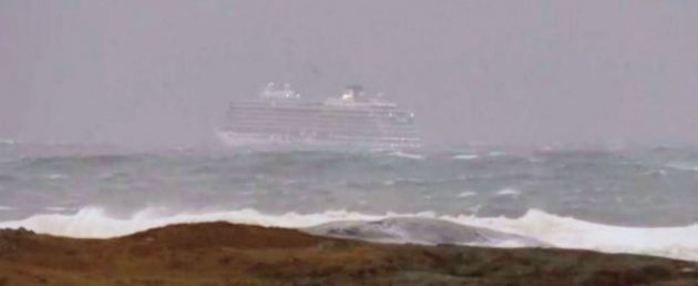 Norvegia, la nave da crociera in avaria è riuscita a raggiungere il porto di Molde: tutti i passeggeri sono ...