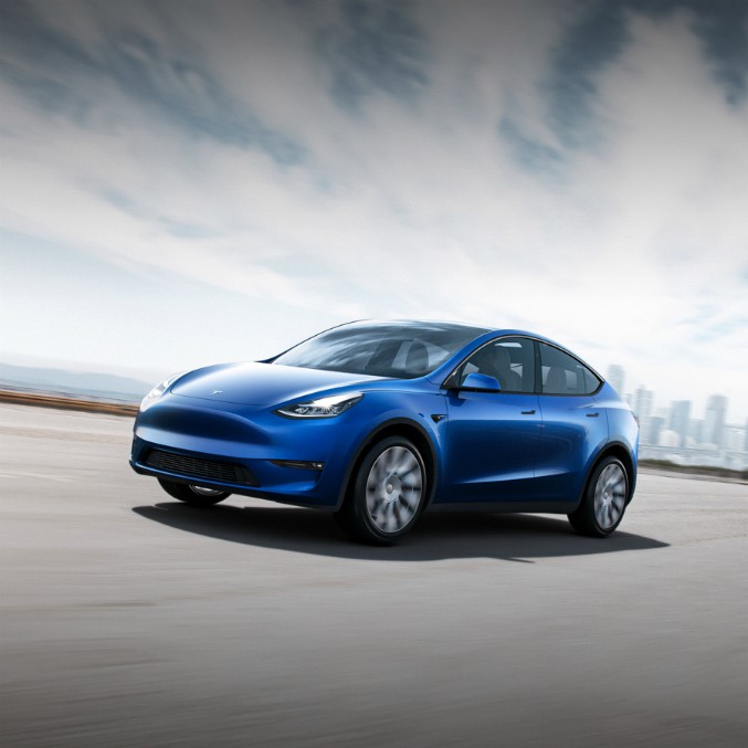 Copertina di Tesla Model Y, prezzi a partire da 57 mila euro. Ma arriva solo tra 2 anni – FOTO