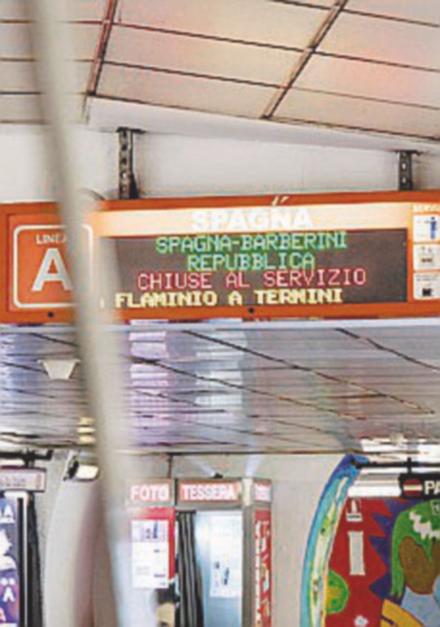 Copertina di E sono tre: a Roma chiudono altre due fermate della metro