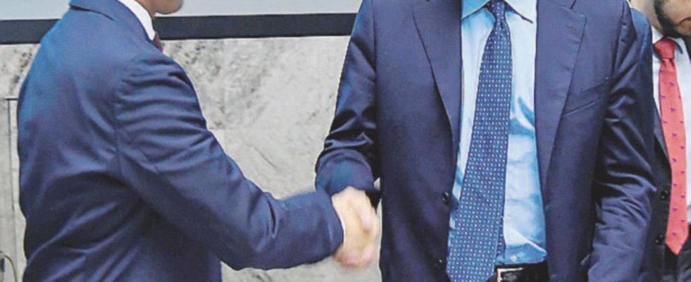 Ora nemici - Il vicepremier Luigi Di Maio con il segretario del Pd Nicola Zingaretti - Ansa Pd e M5S: il governatore non picchia, Di Maio sì