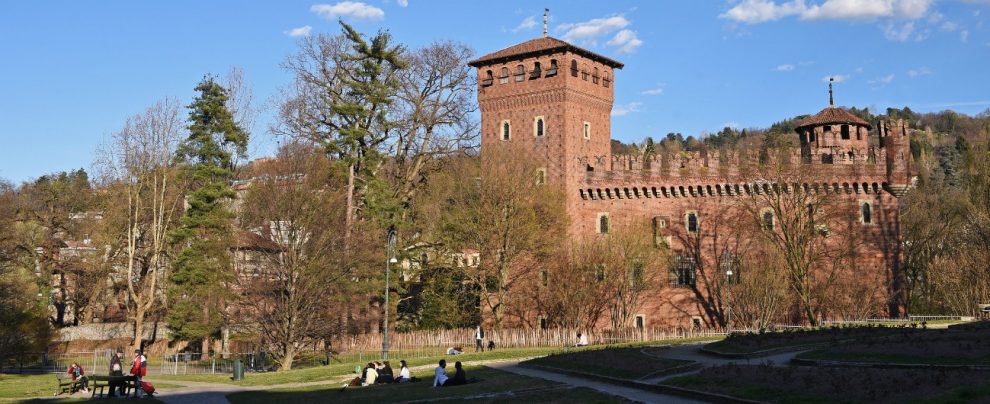 Torino, abusi su una ragazza fuori da un locale nel parco del Valentino: arrestato