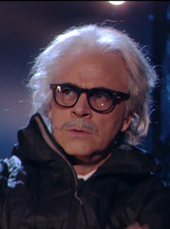 Copertina di Crozza-Briatore e l’amore per il pecorino sardo: “I pastori devono imparare a fare business”. E spiega come