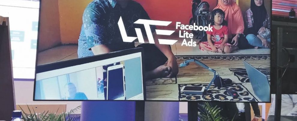Facebook & C: così cambiano i social per non scomparire Facebook & C: così cambiano i social per non scomparire