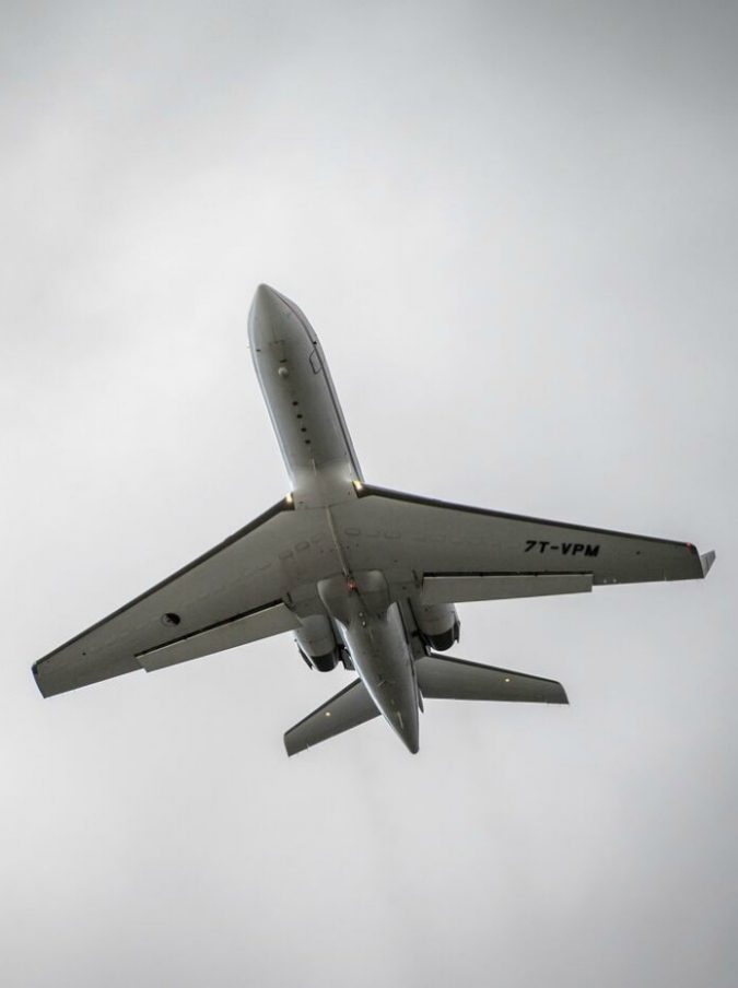 An Algerian government plane believed to be carrying President Abdelaziz Bouteflika is pictured after taking off from Geneva airport on March 10, 2019. - The white Gulfstream 4SP jet, with "People's Democratic Republic of Algeria" written on the side, arrived at Geneva airport Sunday morning, and took off again around 4:00 pm (1500 GMT), shortly after a large convoy arrived from the hospital where the president had been treated, according to AFP journalists at the airport. (Photo by Fabrice COFFRINI / AFP) Aereo sbaglia rotta, invece che a Dusseldorf atterra ad a Edimburgo