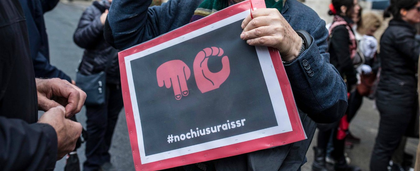 Copertina di Roma, l’Istituto per sordi a rischio chiusura. ‘Abbiamo aiutato 10mila famiglie, ma siamo in un limbo senza contratti’