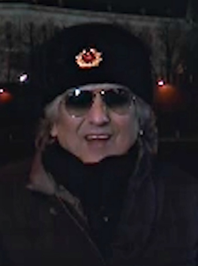 Copertina di Rai1, Toto Cutugno in collegamento da Mosca con basco e stella rossa: “Sono un agente segreto, ora vado in Ucraina”