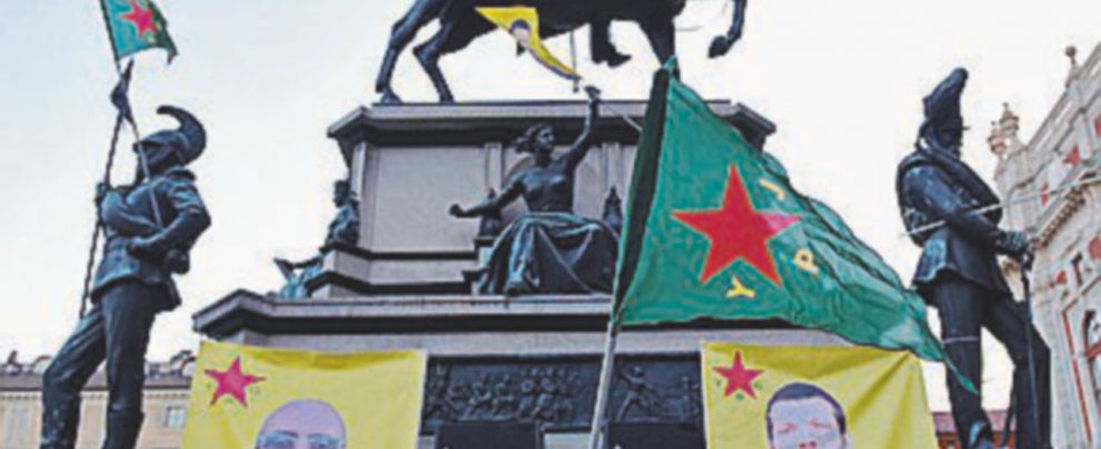 Il ricordo di Orsetti Dopo la morte di Orsetti in aula i 5 attivisti che combattono l’Isis. La difesa: “È un processo fascista”