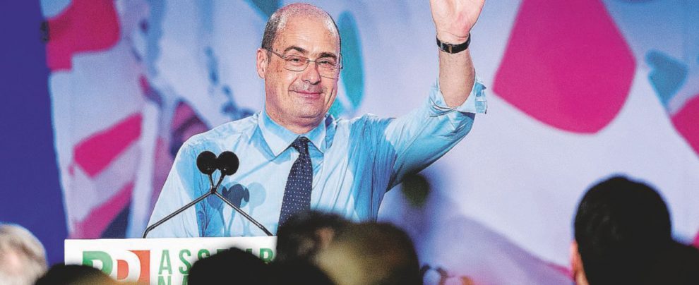 Oggi prima direzione - Stamattina al Nazareno Nicola Zingaretti convoca la prima direzione del nuovo corso Pd “Zinga” pensa a nascondere il simbolo. I renziani: “Basta esultare per il 2° posto”
