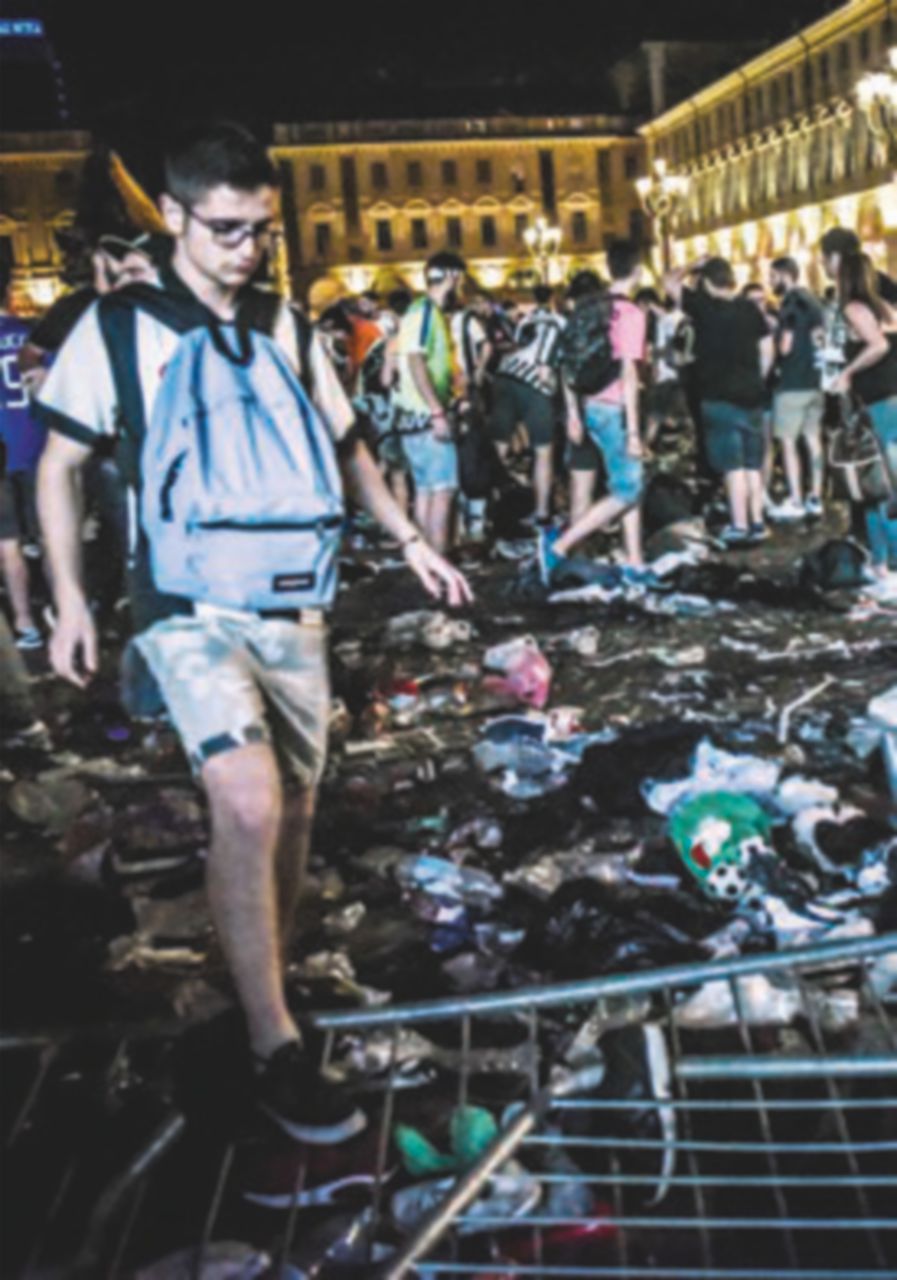 Copertina di Torino, chiesti 14 anni per banda dello spray di Piazza San Carlo