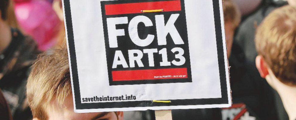 Save the Internet - Una protesta Berlino contro gli articoli 11 e 13 Voto sul copyright, la norma salva i big e chi è già tutelato