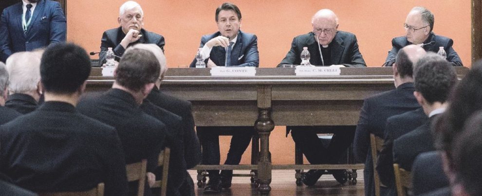 Gesuita - Padre Antonio Spadaro con il premier Conte È Cina-mania: pure il Vaticano ha benedetto il comunista Xi