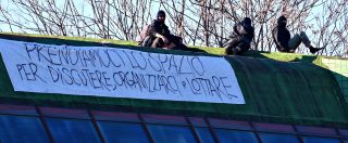 Copertina di Torino, blitz di un gruppo di anarchici: occupata ex scuola. “Prima tappa in vista del corteo del 30 marzo”