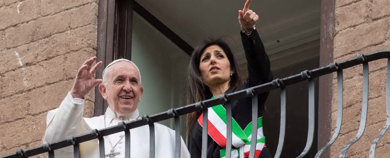 Papa Francesco in Campidoglio auspica “rinascita morale della città”. Poi l’invito all’integrazione: “Dignità delle periferie”