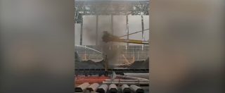 Copertina di Taranto, la video-denuncia del consigliere comunale Massimo Battista: “Qui si respira veleno” e mostra la nube di polvere