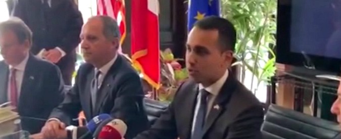 Copertina di Crescita, Di Maio: “Preoccupazioni di Confindustria sono le nostre. L’epoca dei gufi era quella di Renzi”