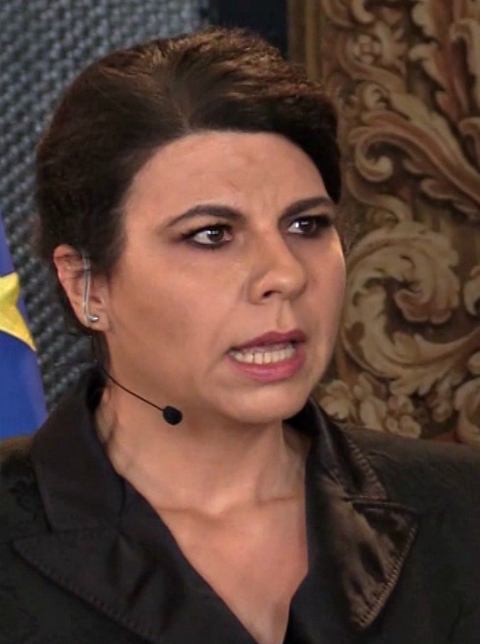 Copertina di David di Donatello 2019, show di Geppi Cucciari al Quirinale. L’attrice scherza con Mattarella: “Lei è un supereroe”