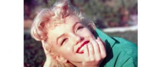 Copertina di Marilyn Monroe, un libro svela i segreti della super diva: quella volta che chiese di esser truccata anche da morta