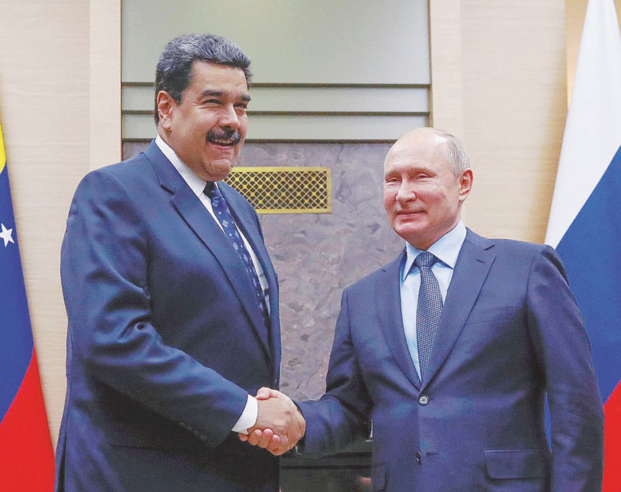 Copertina di Maduro, passaporto per Mosca