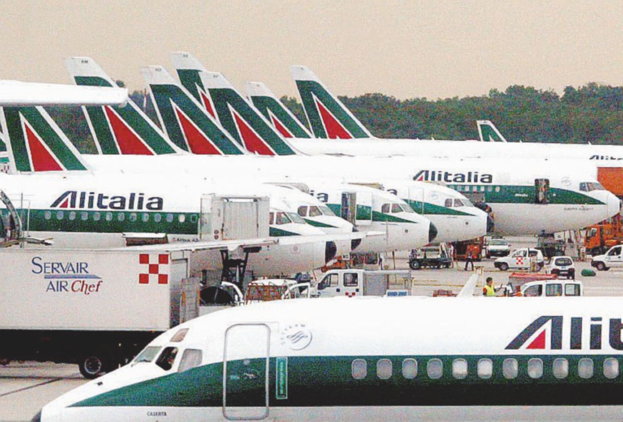 Sfilza di no per salvare Alitalia. Fs pronte a sfilarsi