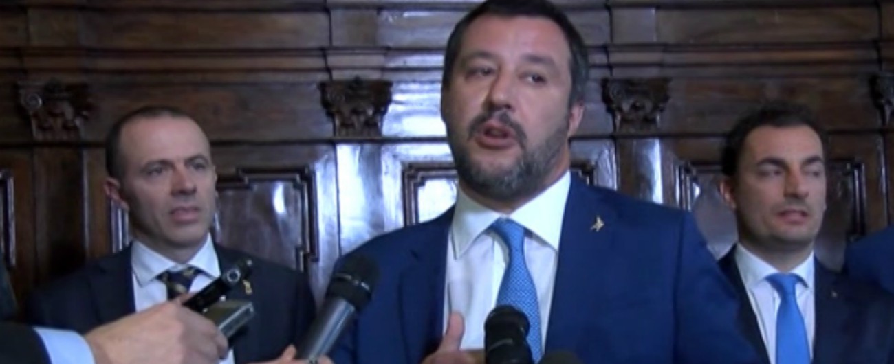 Copertina di Legittima difesa, Salvini: “Bellissimo giorno per gli italiani. Ministri M5s assenti? Bado alla sostanza”