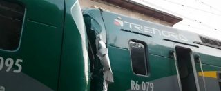 Copertina di Como, scontro frontale fra treni: macchinista frena ma non evita l’impatto. Le immagini poco dopo l’incidente