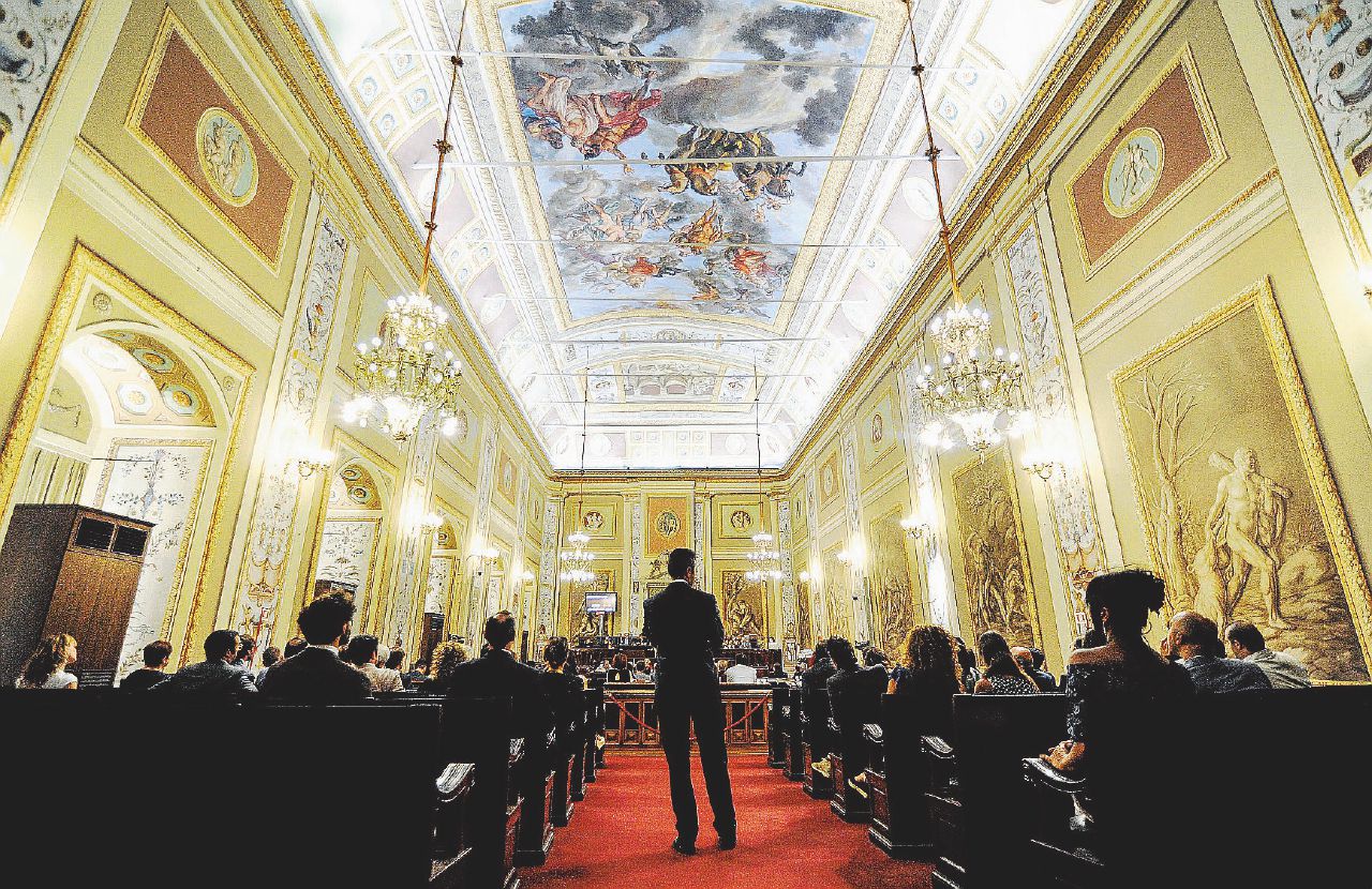 Copertina di Voto di scambio, un quarto dell’Assemblea indagato: ma la discussione può attendere