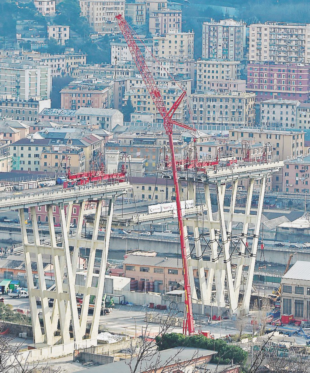 Copertina di “Premio Morandi”, 3,7 milioni all’Ad nell’anno del crollo