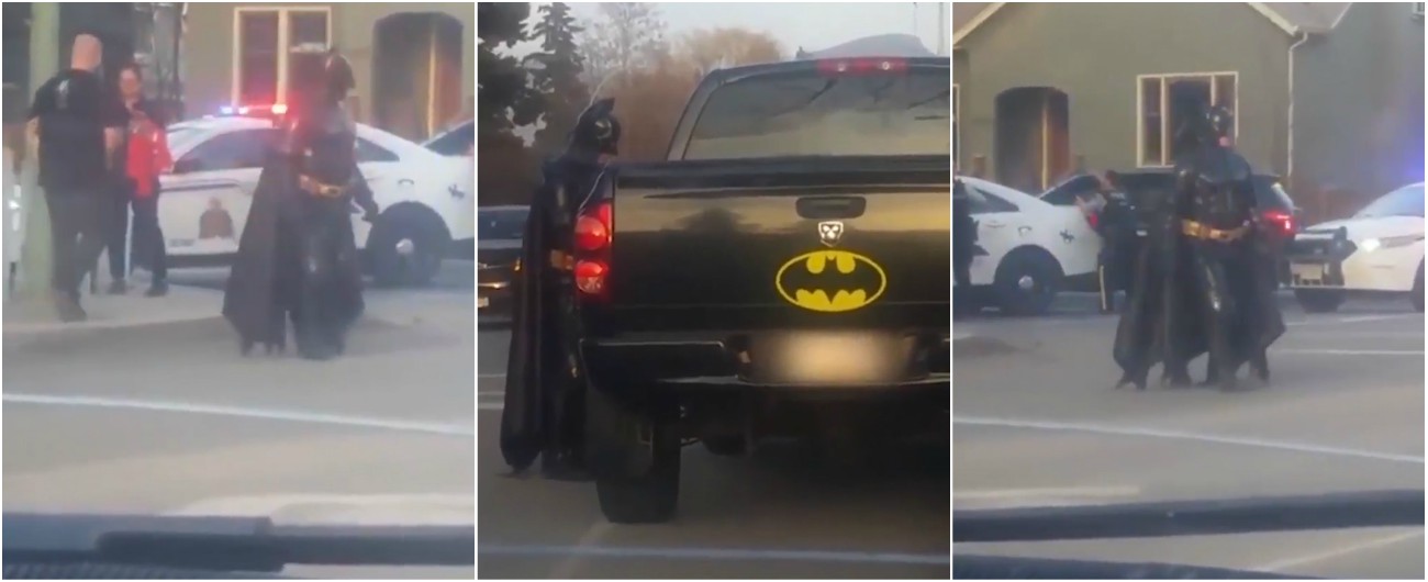 Copertina di Batman? Esiste davvero. Eccolo mentre si presenta sulla scena del crimine: la scena ripresa da una passante