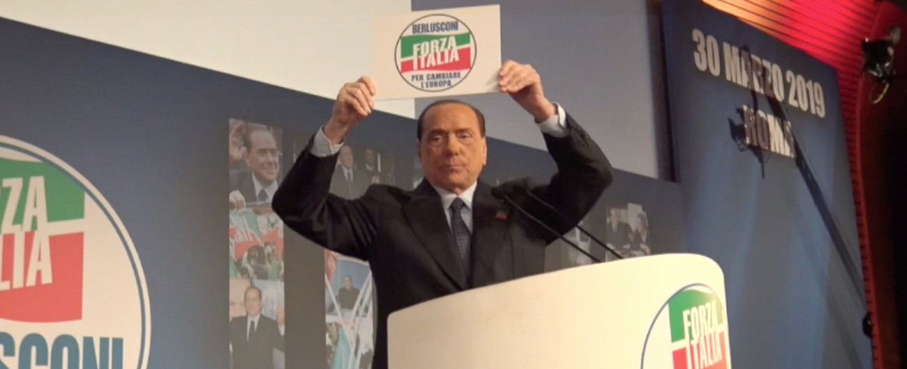 Copertina di Forza Italia, Berlusconi: “Noi indispensabili. Di Maio? Finto sottomesso a Salvini”. E contro Toti assente: “Pazienza finita”
