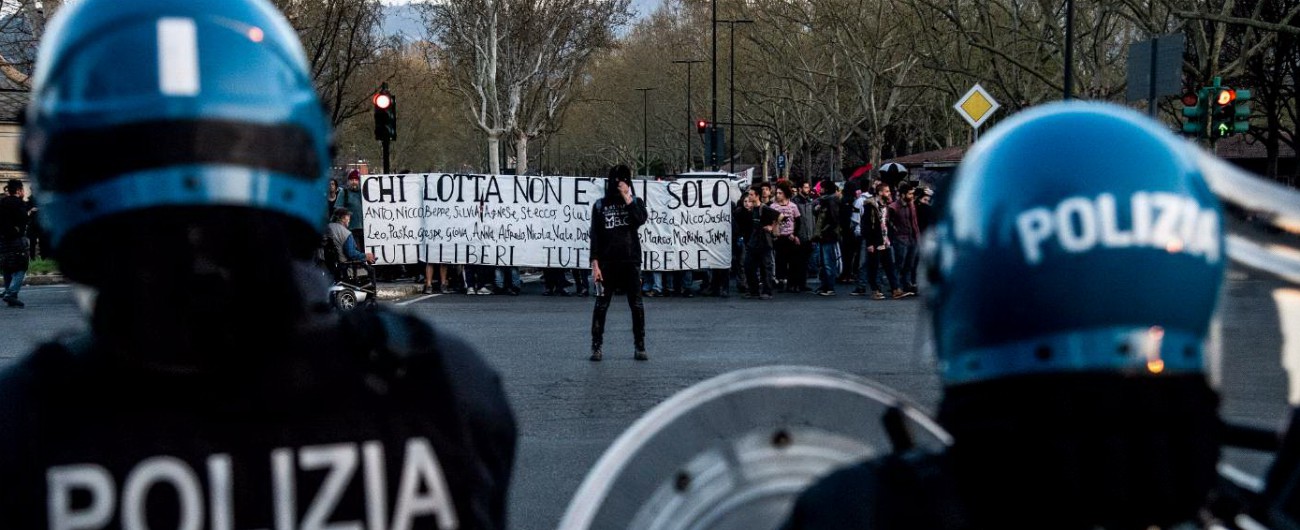 Torino, questore: ‘Neutralizzato il ‘blocco nero’ degli anarco-insurrezionalisti’. Salvini: ‘Spero giudici non facciano sconti’