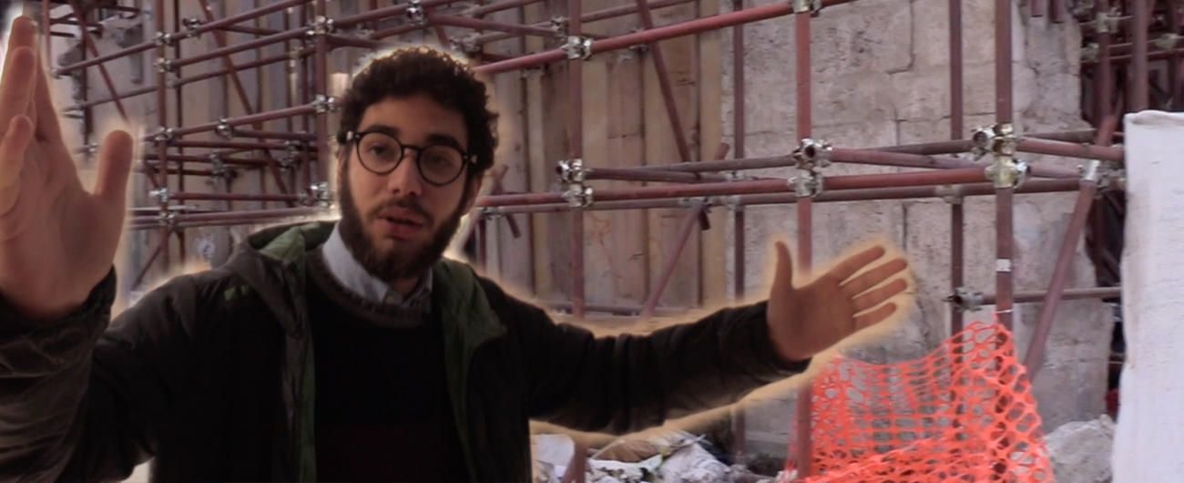 Copertina di Vivere a L’Aquila, il racconto dello studente ‘nativo’ del sisma: “Ci si sente profughi, con la voglia di un futuro migliore”