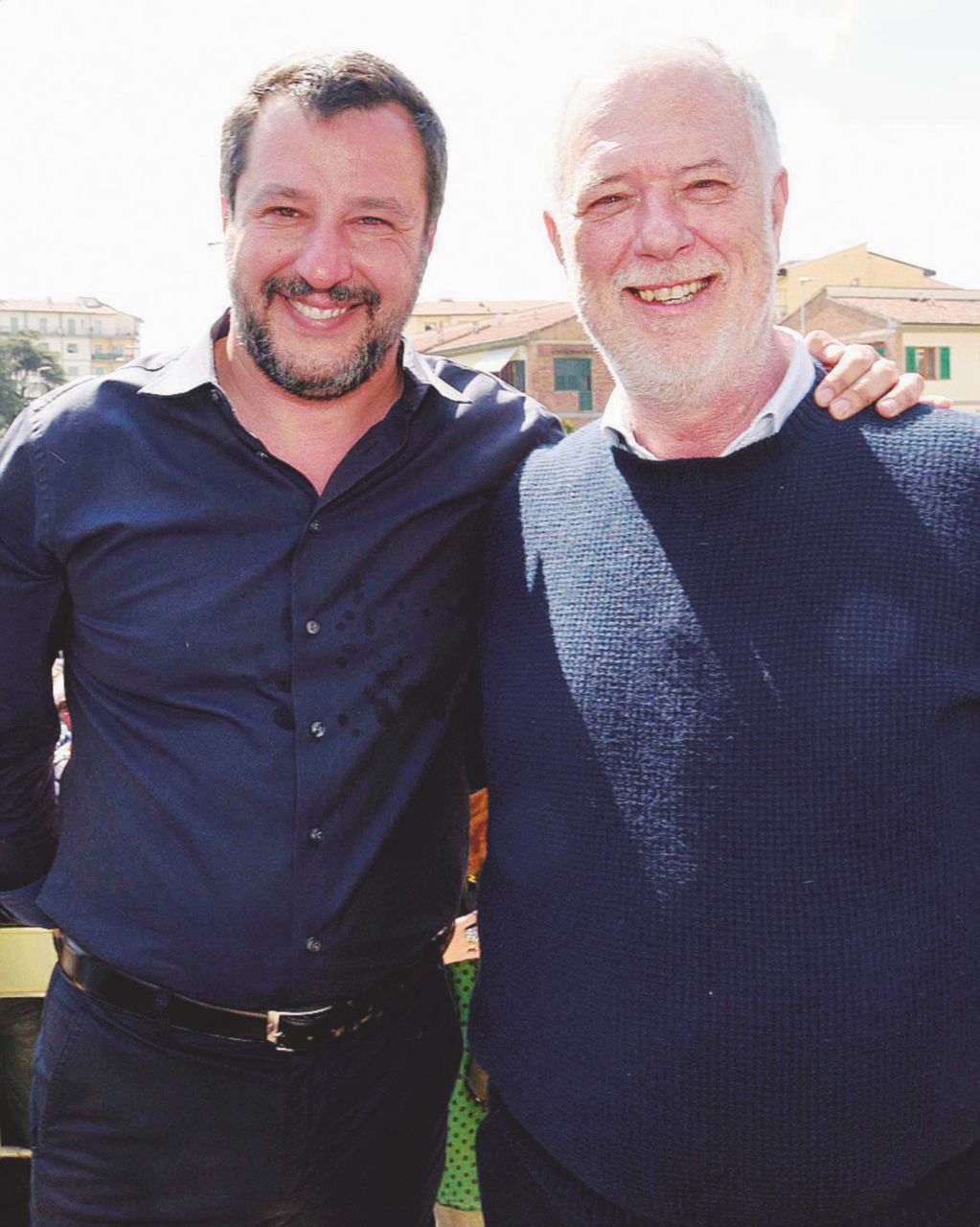 Copertina di Salvini: “Vinciamo a Firenze”. E sostiene l’amico di Nardella