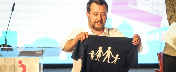 Caro Salvini, così sta negando l’identità ai bambini arcobaleno. Dove vuole arrivare?