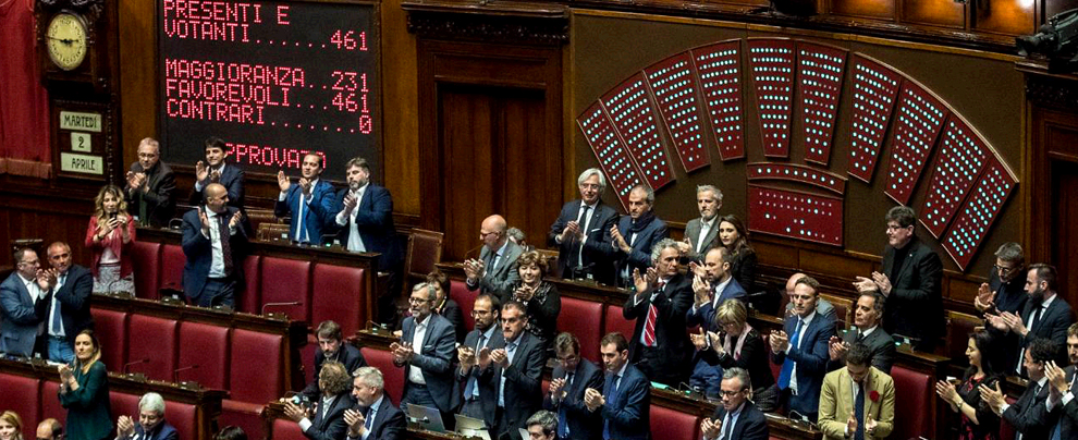 Copertina di Codice rosso, ok all’unanimità a reato di revenge porn. Passo indietro Lega su castrazione: “Priorità è governo compatto”