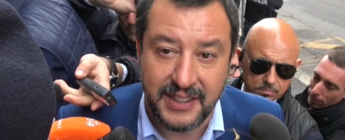 Roma, Salvini: “Raggi non più adeguata, lasci”. Raggi: “Indagati in Lega e Pd e parlano di me”. Dem protestano in Aula