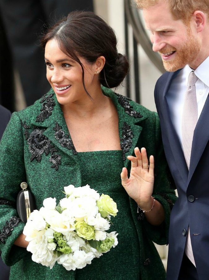 Britain's Prince Harry, Duke of Sussex (R) and Meghan, Duchess of Sussex react as they leave from Canada House, the offices of the High Commission of Canada in the United Kingdom, after attending an event to mark Commonwealth Day, in central London, on March 11, 2019. - Britain's Queen Elizabeth II has been the Head of the Commonwealth throughout her reign. Organised by the Royal Commonwealth Society, the Service is the largest annual inter-faith gathering in the United Kingdom. (Photo by Daniel LEAL-OLIVAS / AFP) Meghan Markle, il royal baby potrebbe esser già nato: un documento ufficiale di Kensington Palace insinua il dubbio