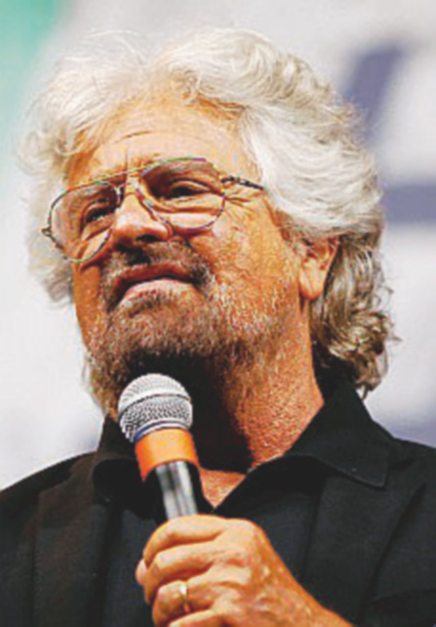 Copertina di Beppe Grillo: “Oggi non ha senso provare a fermare i migranti”
