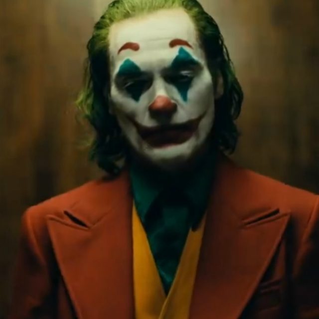 Joker, Joaquin Phoenix nei panni del più cattivo di sempre: il nuovo film sulle origini dell’anti-Batman. Il trailer