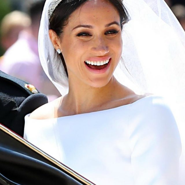Meghan Markle non potrà indossare i gioielli della Corona: “È di rango inferiore a Kate Middleton”
