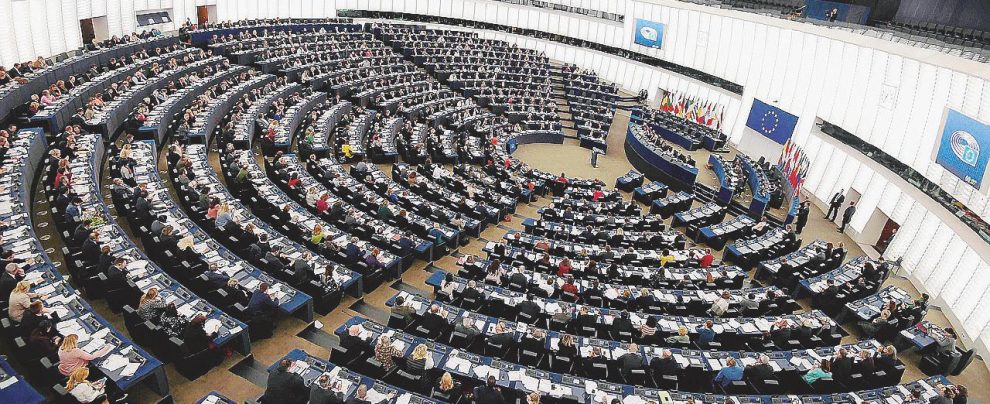 Se questo è un (euro) deputato: record e flop a Strasburgo Se questo è un (euro) deputato: record e flop a Strasburgo
