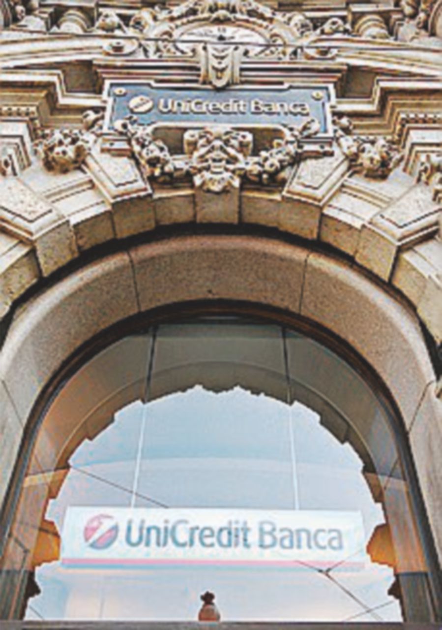 Copertina di Unicredit punta a Commerz se salta accordo con Deutsche
