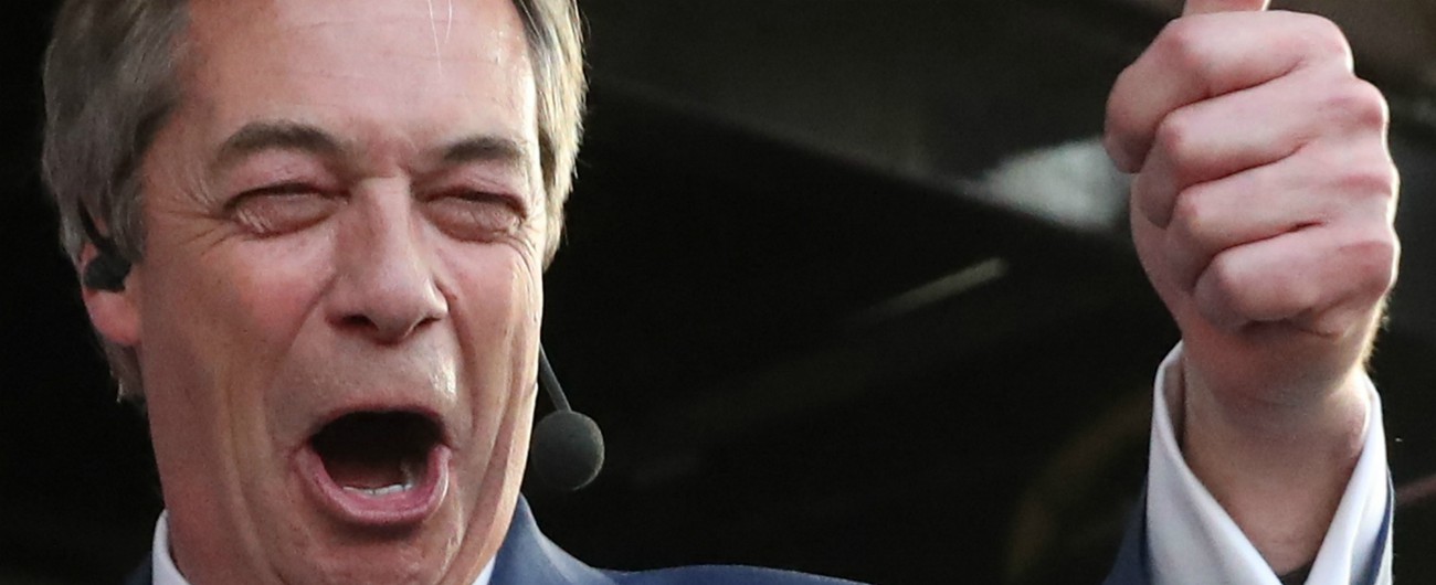 Farage, l’anti-Ue con poltrona a Bruxelles: “Mi candido da capolista alle europee”