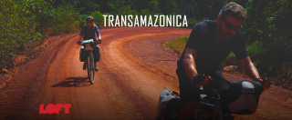 Copertina di Transamazonica, su TvLoft l’avventura in bici attraverso la foresta “fragile”: “4500 km dall’Atlantico al Pacifico”